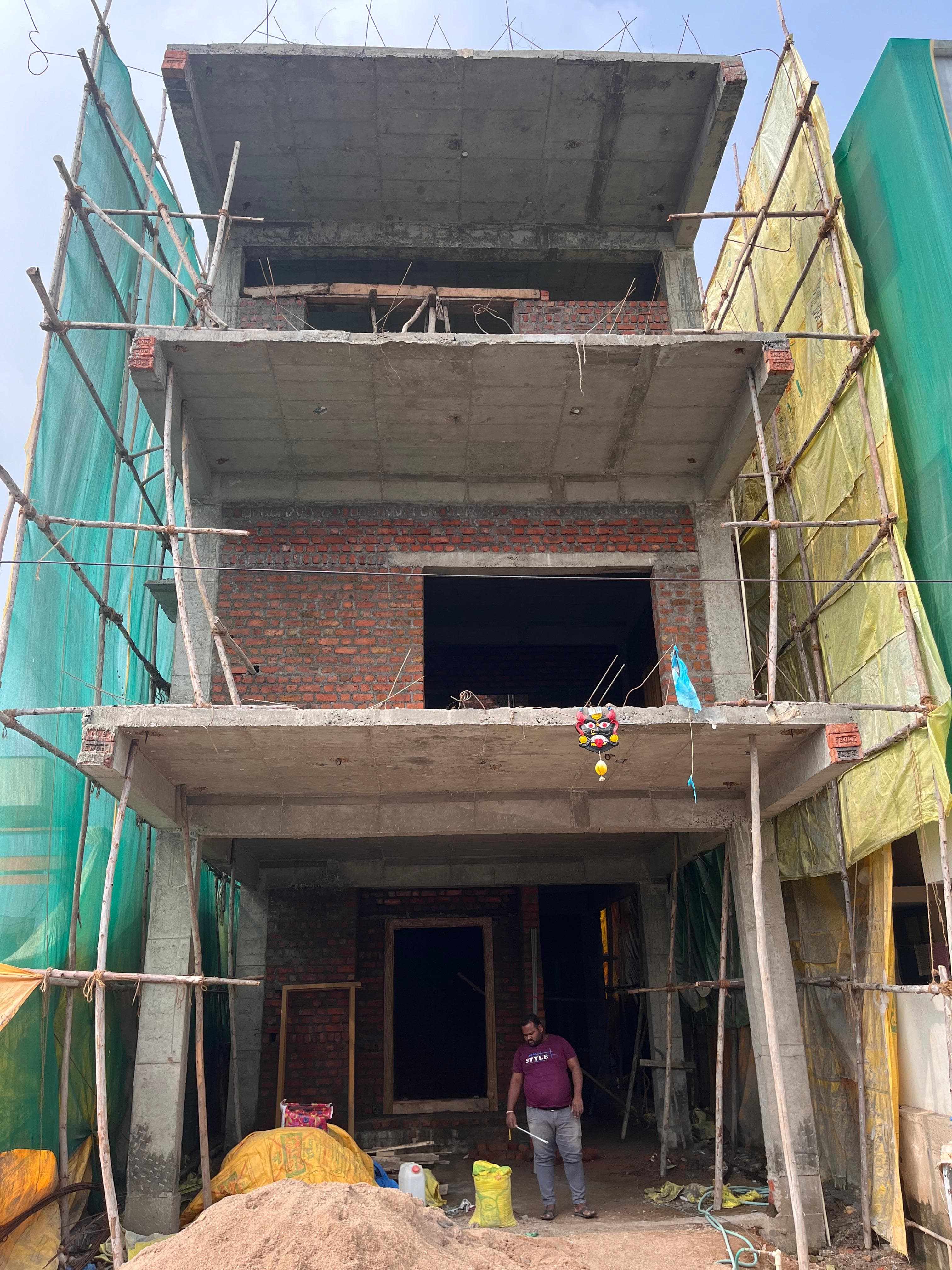 NARROW VILLA image